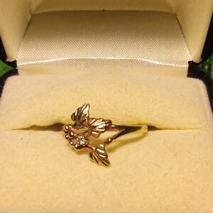 10k. Black Hills Gold Ring. Size 6. White Stone.